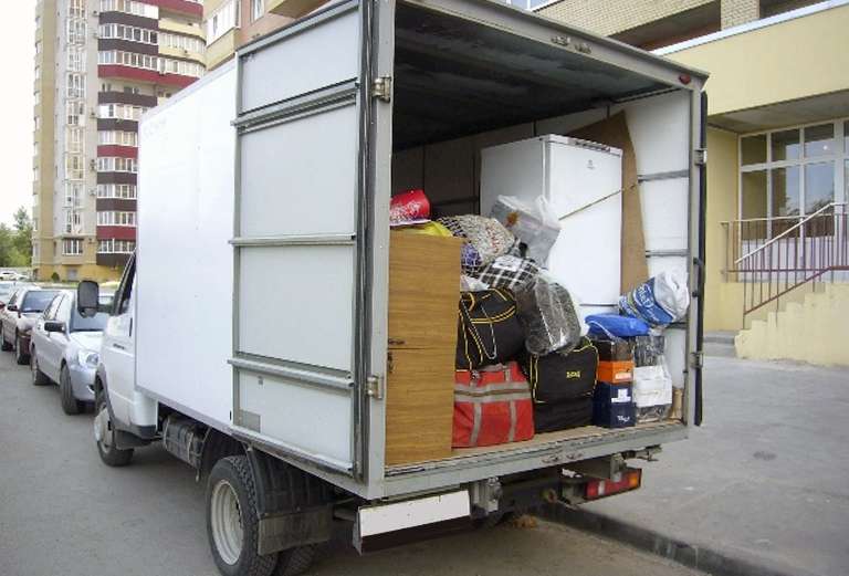 Заказать авто для транспортировки мебели : диван из Боровичей в Красноярск
